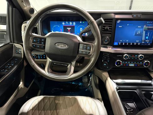 Used 2025 Ford F450 Platinum w/ Platinum Plus Package image 16