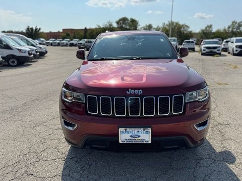 Used 2020 Jeep Grand Cherokee Laredo image 2