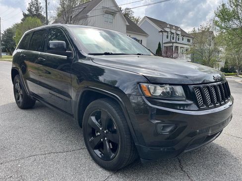 Used 2015 Jeep Grand Cherokee Altitude image 2