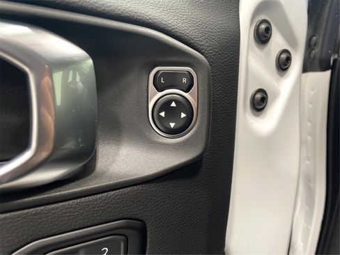 Used 2024 Jeep Wrangler Unlimited Rubicon w/ Technology Group image 32