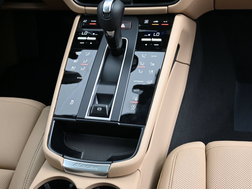 Certified 2026 Porsche Macan AWD/4WD image 30
