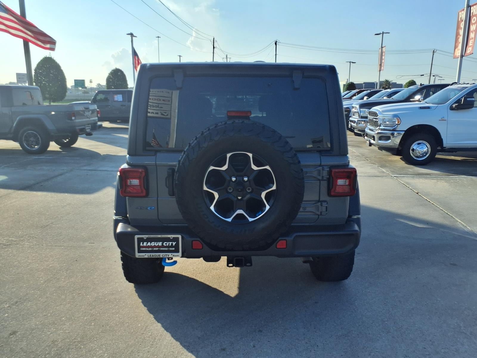 Used 2023 Jeep Wrangler Unlimited Rubicon 4xe w/ Cold Weather Group AWD/4WD image 6