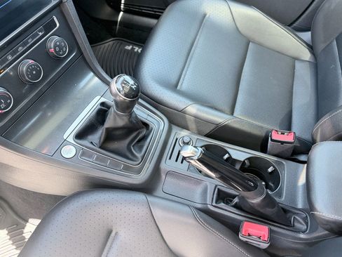 Used 2019 Volkswagen Golf SE FWD image 13