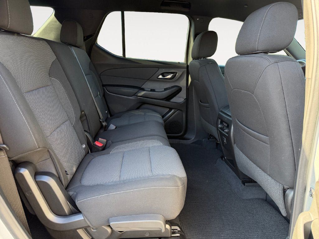 Used 2022 Chevrolet Traverse LT AWD/4WD image 24