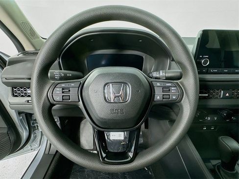 Used 2025 Honda Accord SE image 19