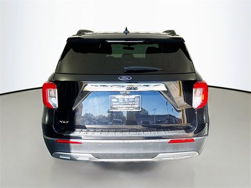 Used 2024 Ford Explorer XLT w/ Equipment Group 202A image 6