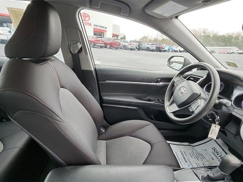 Used 2019 Toyota Camry LE image 13