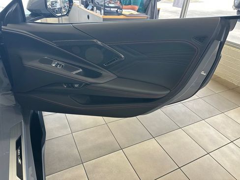 Used 2025 Chevrolet Corvette Z06 RWD image 15