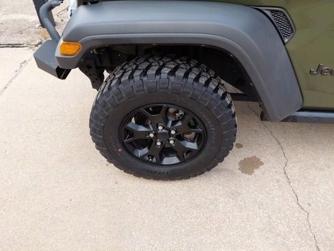 Used 2021 Jeep Wrangler Sport AWD/4WD image 31