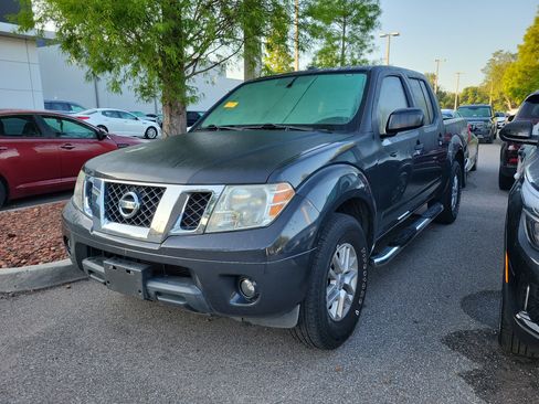 Used 2014 Nissan Frontier SV w/ SV Value Truck Package RWD image 3