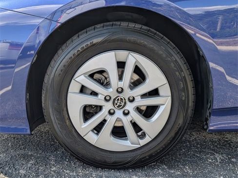 Used 2017 Toyota Prius Four image 9