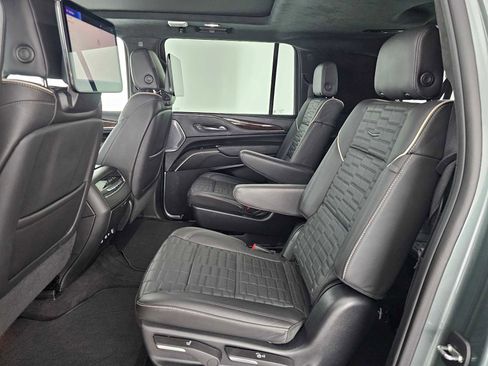 Certified 2023 Cadillac Escalade ESV Sport Platinum image 18