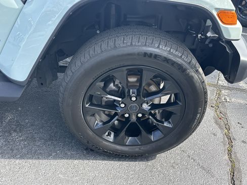 Used 2024 Jeep Wrangler Unlimited Sahara w/ Safety Group image 15