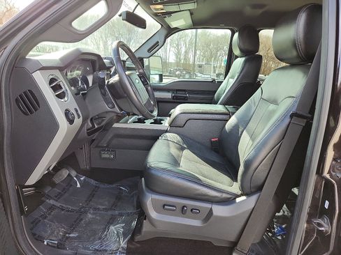 Used 2014 Ford F250 Lariat w/ Lariat Interior Package image 10