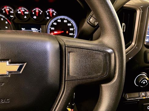 Used 2020 Chevrolet Silverado 1500 Custom w/ Custom Value Package image 18