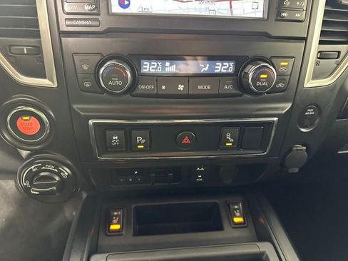 Used 2018 Nissan Titan XD image 23