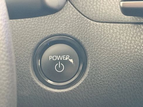 Used 2025 Toyota Camry SE image 28