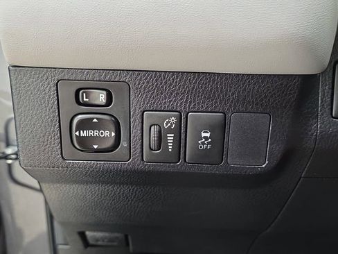 Used 2015 Toyota RAV4 XLE AWD/4WD image 24