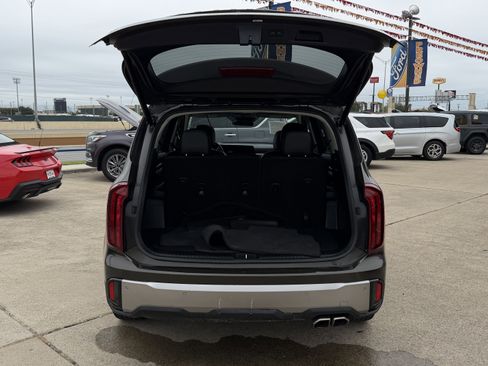 Used 2025 Kia Telluride S FWD image 7