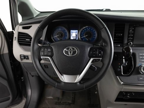Used 2019 Toyota Sienna XLE FWD image 33