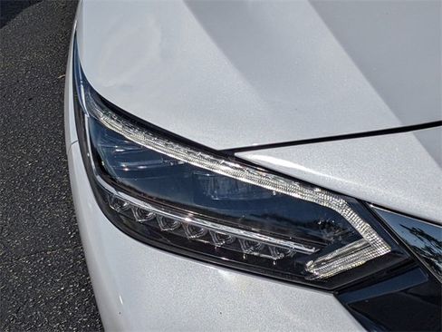 Used 2021 Nissan Sentra SR w/ SR Premium Package image 8