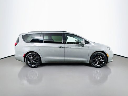 Used 2021 Chrysler Pacifica Touring-L w/ S Appearance Package image 6