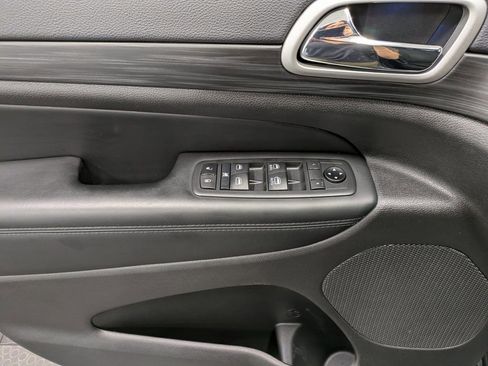 Used 2021 Jeep Grand Cherokee Laredo image 10