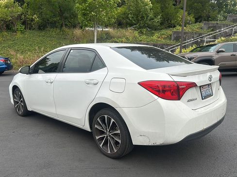 Used 2017 Toyota Corolla SE w/ Carpet Mat Package (TMS) FWD image 2