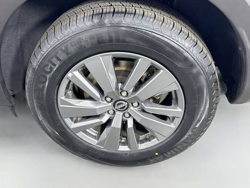 Used 2025 Nissan Pathfinder SV FWD image 31