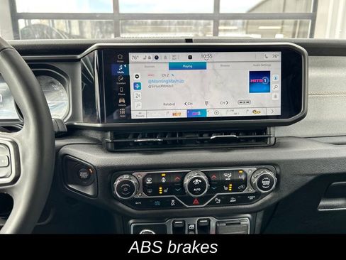 Used 2024 Jeep Wrangler Unlimited w/ Convenience Group image 19