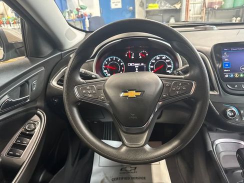 Used 2025 Chevrolet Malibu LT FWD image 17
