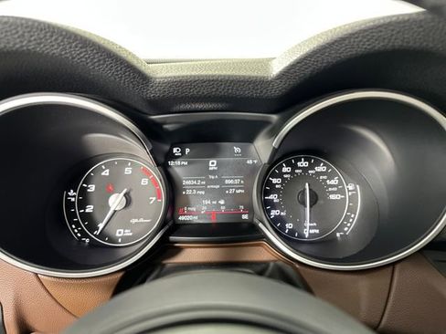 Used 2020 Alfa Romeo Stelvio AWD image 17