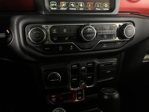 Certified 2022 Jeep Gladiator Rubicon w/ Cold Weather Group image 17