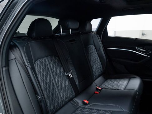 Used 2022 Audi e-tron S Prestige w/ Prestige Package image 23