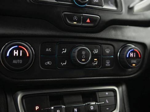 Used 2023 GMC Terrain SLE w/ Driver Convenience Package image 9