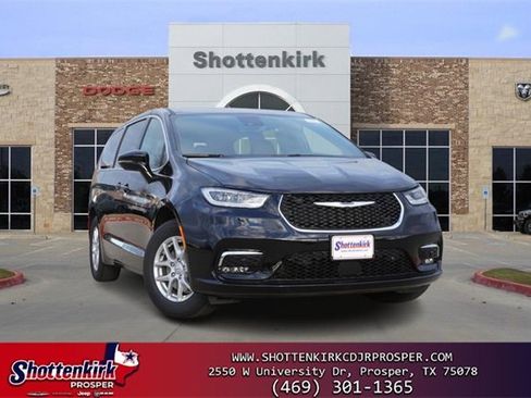 New 2026 Chrysler Pacifica Select image 1