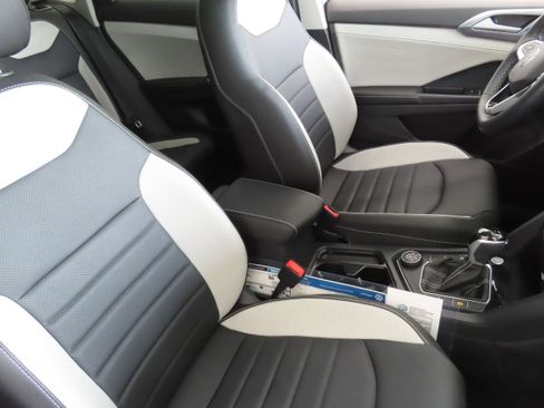 New 2025 Volkswagen Taos SEL image 28