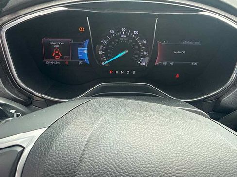 Used 2017 Ford Fusion SE w/ Equipment Group 201A FWD image 5