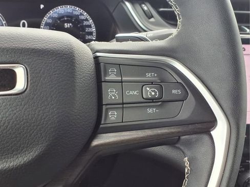 Used 2024 Jeep Grand Cherokee Limited AWD/4WD image 14