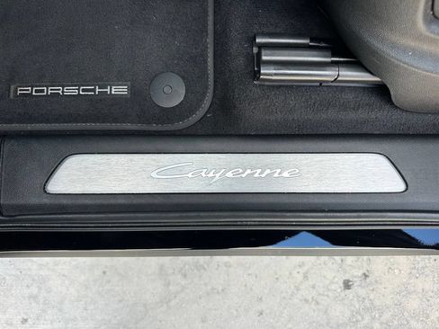 Certified 2024 Porsche Cayenne Coupe AWD/4WD image 19