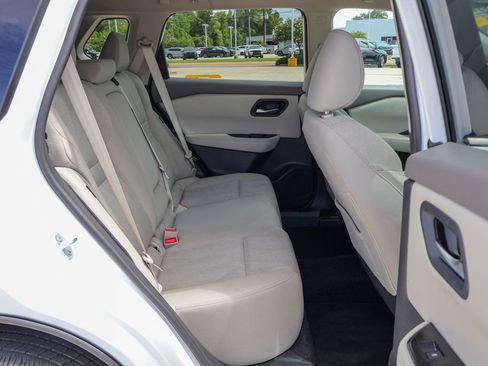 Used 2025 Nissan Rogue SV FWD image 10