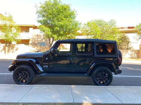 Used 2023 Jeep Wrangler Sahara w/ Cold Weather Group image 11