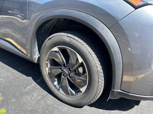 Used 2025 Nissan Rogue SV AWD/4WD image 3