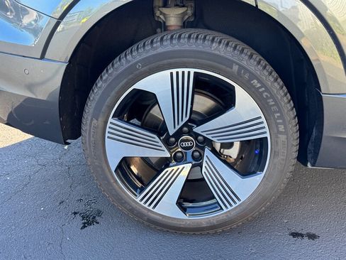 Used 2021 Audi e-tron Prestige w/ Prestige Package AWD/4WD image 19