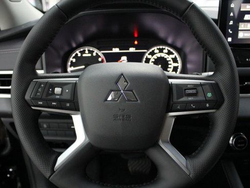 New 2026 Mitsubishi Outlander SE image 8