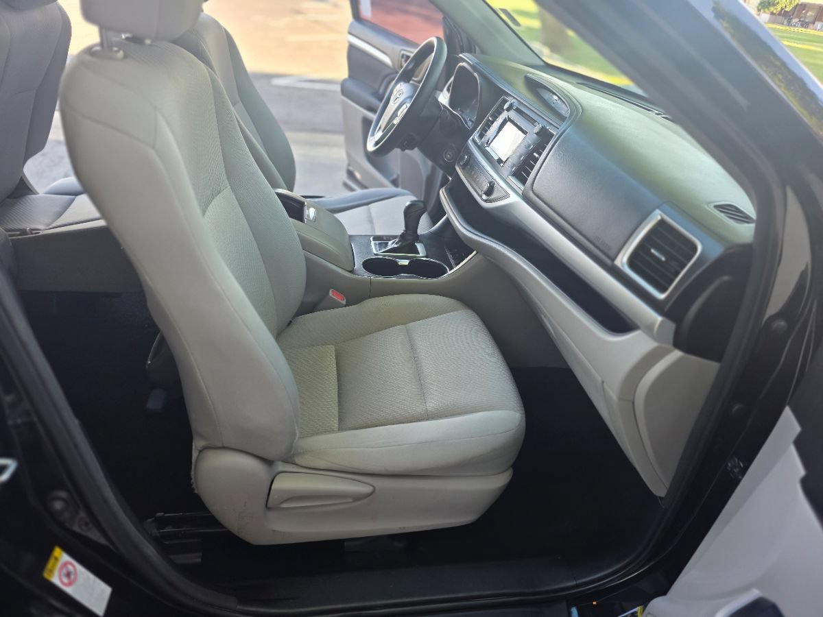 Used 2016 Toyota Highlander LE FWD image 40
