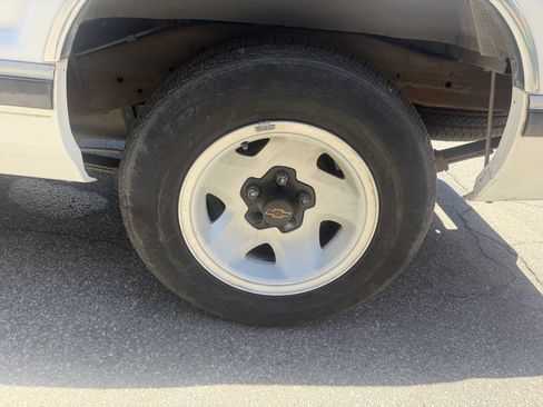 Used 1994 Chevrolet S10 Pickup LS RWD image 12