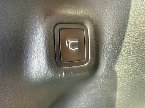 Used 2018 Jeep Compass Limited w/ Navigation Group AWD/4WD image 18