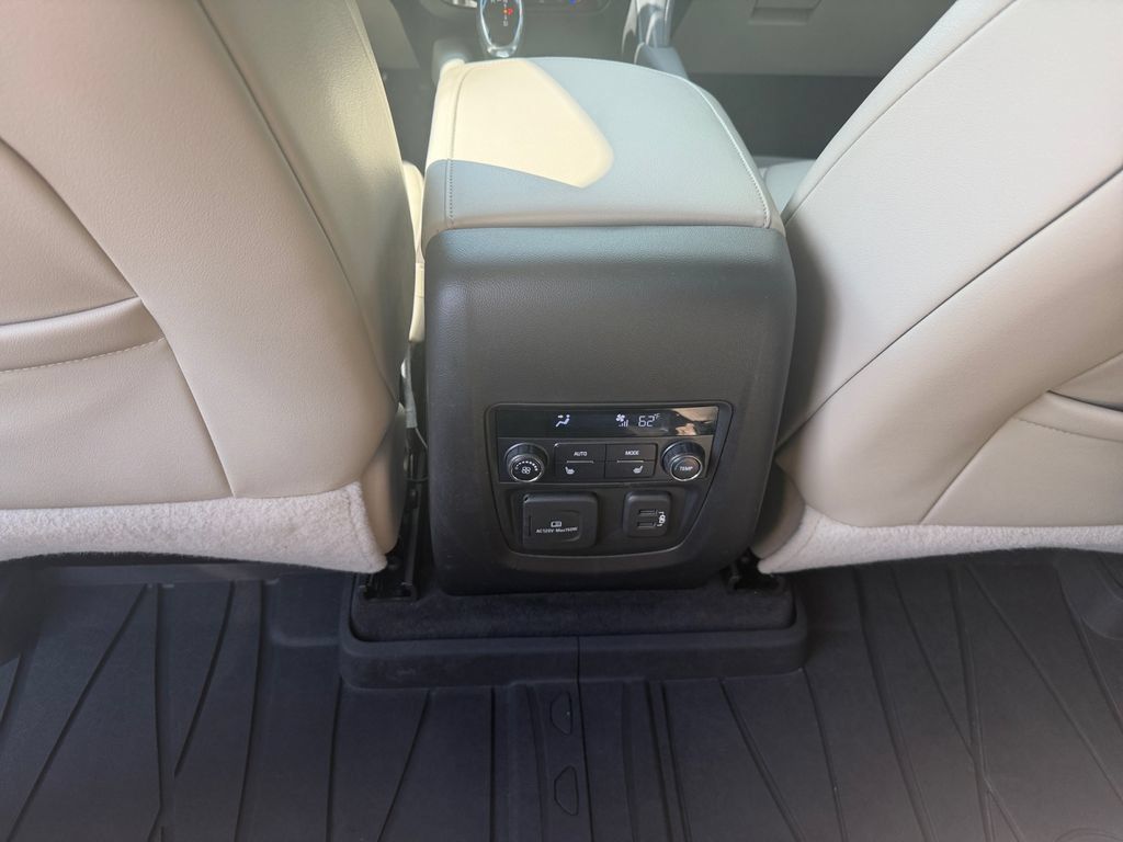 Used 2020 Buick Enclave Premium w/ Sun and Sites Package AWD/4WD image 17