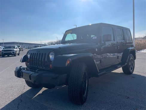 Used 2012 Jeep Wrangler Unlimited Sahara image 9
